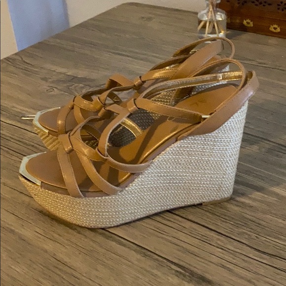 Aldo tan platform strappy sandals w/ gold accent - Picture 2 of 4